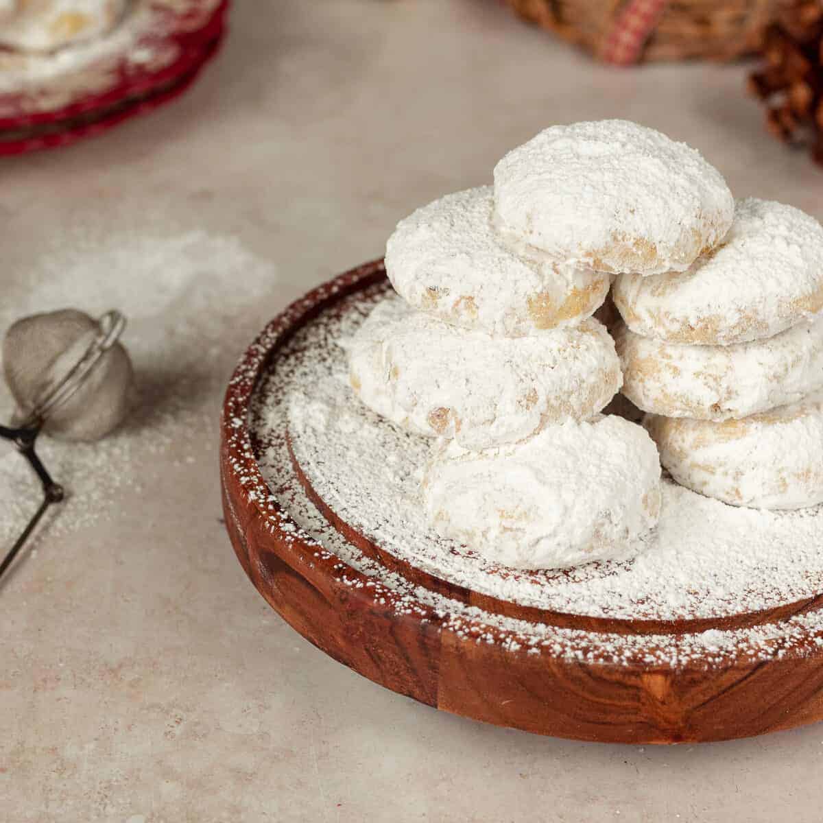 Greek Christmas Almond Shortbread Cookies – Kourampiedes